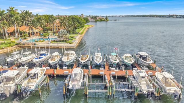 110 Yacht Club Way 105, Hypoluxo, FL 33462