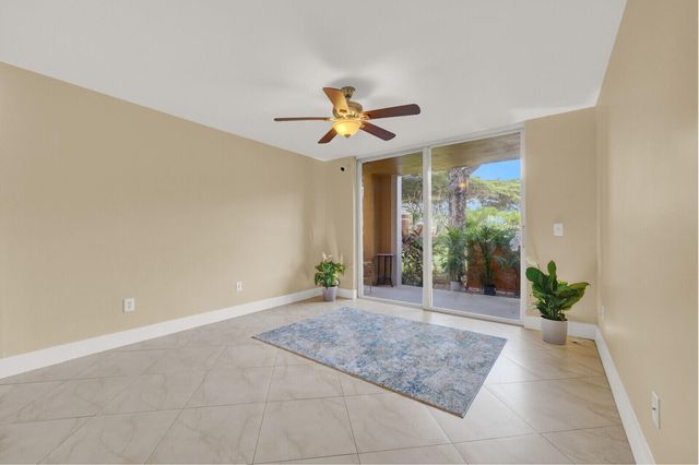 110 Yacht Club Way 105, Hypoluxo, FL 33462