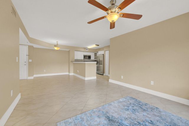 110 Yacht Club Way 105, Hypoluxo, FL 33462