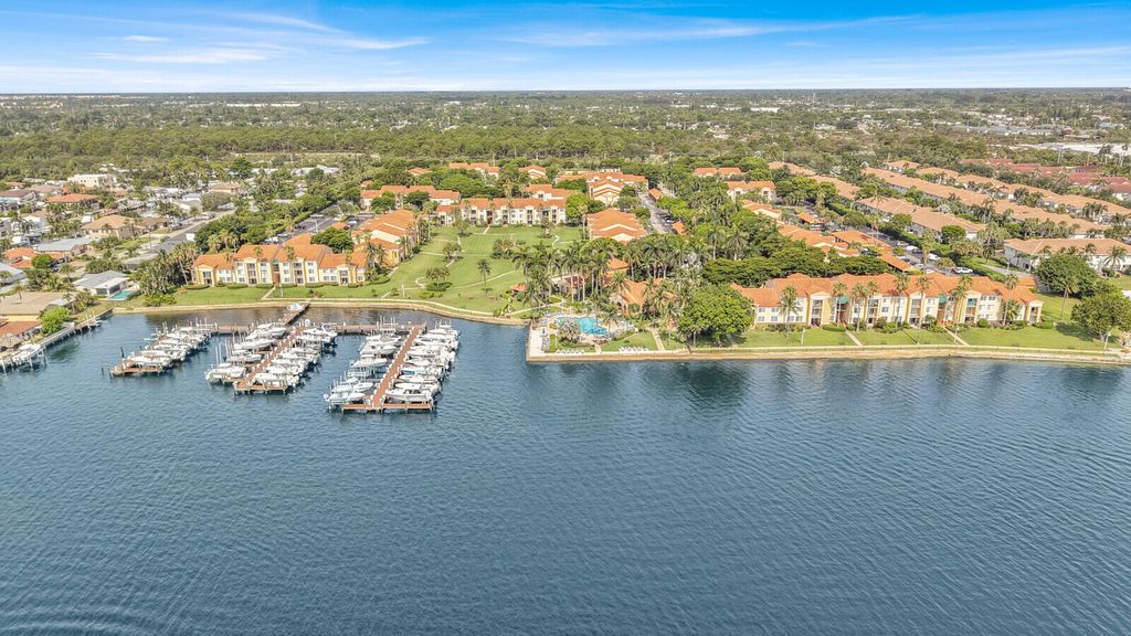 110 Yacht Club Way 105, Hypoluxo, FL 33462