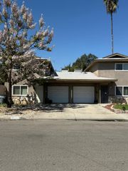 3719 E Hampton Way E # 2, Fresno, CA 93726