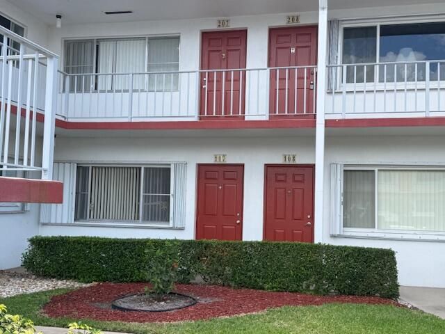 3320 Lake Osborne Drive 107, Lake Worth Beach, FL 33461