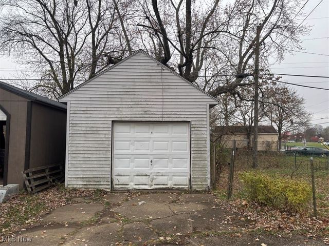 1820 Midway Avenue NE, Canton, OH 44705