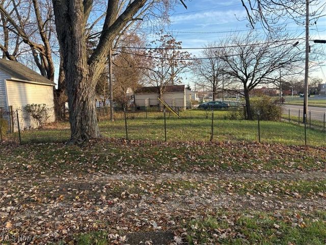 1820 Midway Avenue NE, Canton, OH 44705