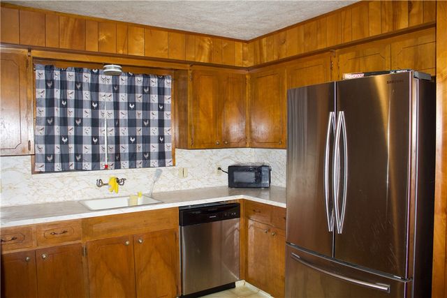 113 W Merriman St, Sinton, TX 78387