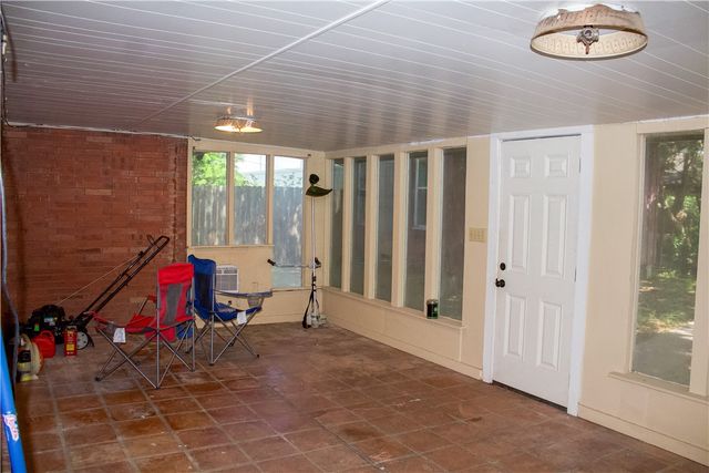 113 W Merriman St, Sinton, TX 78387