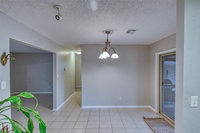 208 NE 18th Street, Moore, OK 73160