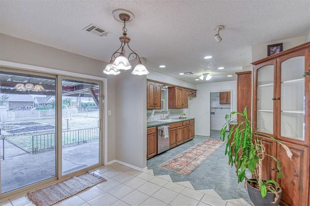208 NE 18th Street, Moore, OK 73160