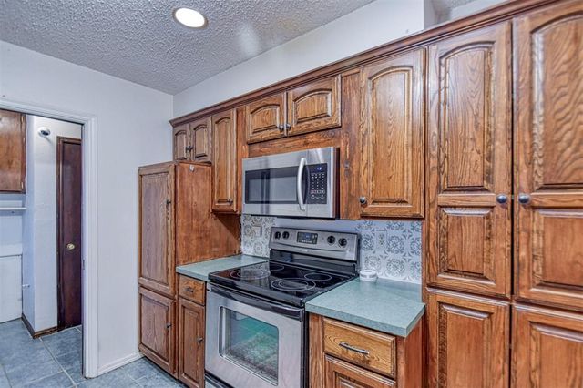 208 NE 18th Street, Moore, OK 73160