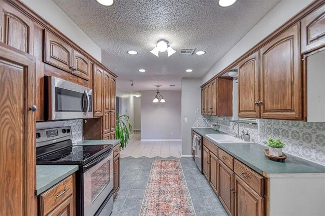208 NE 18th Street, Moore, OK 73160
