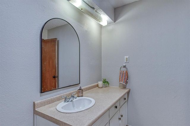 208 NE 18th Street, Moore, OK 73160