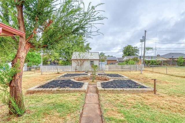 208 NE 18th Street, Moore, OK 73160