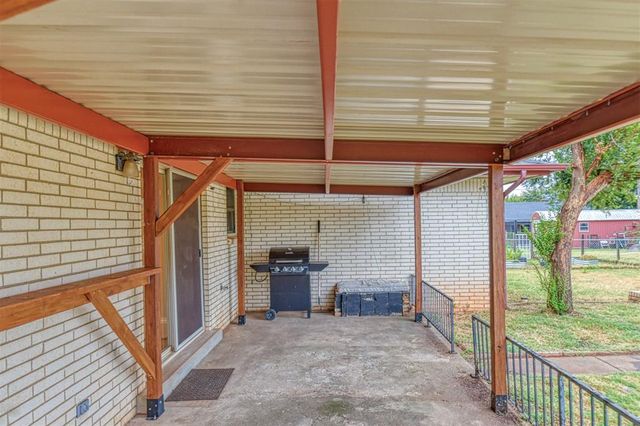 208 NE 18th Street, Moore, OK 73160