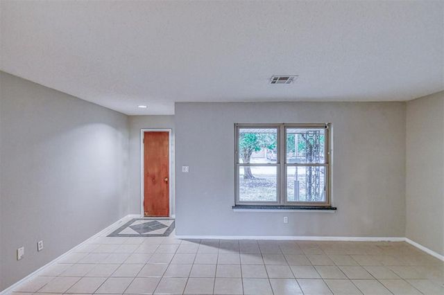 208 NE 18th Street, Moore, OK 73160
