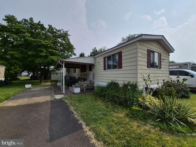 7313 HANSBURY DR, Morrisville, PA 19067
