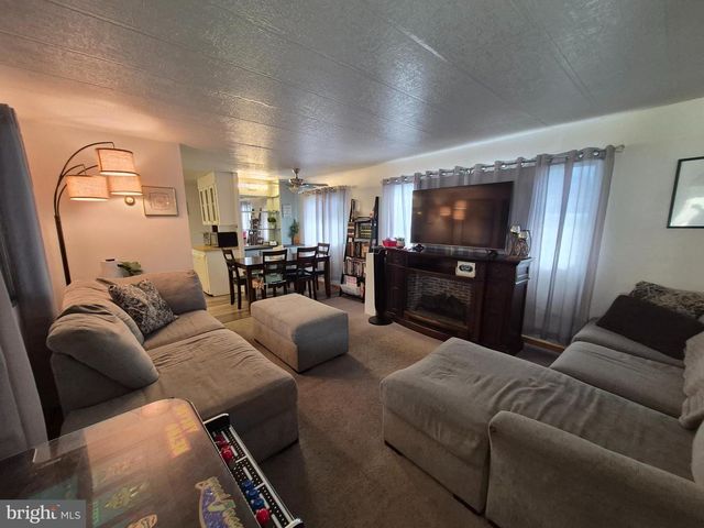 7313 HANSBURY DR, Morrisville, PA 19067
