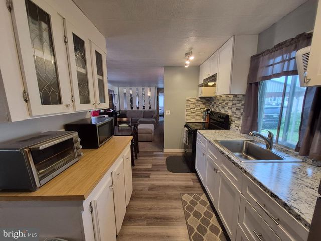7313 HANSBURY DR, Morrisville, PA 19067
