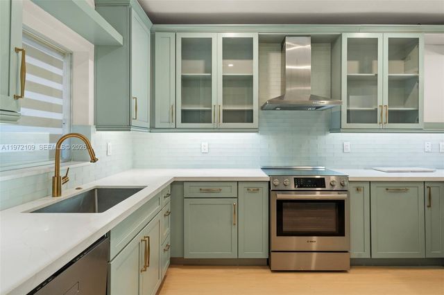 9002 SW 62nd Ter 7-D, Miami, FL 33173