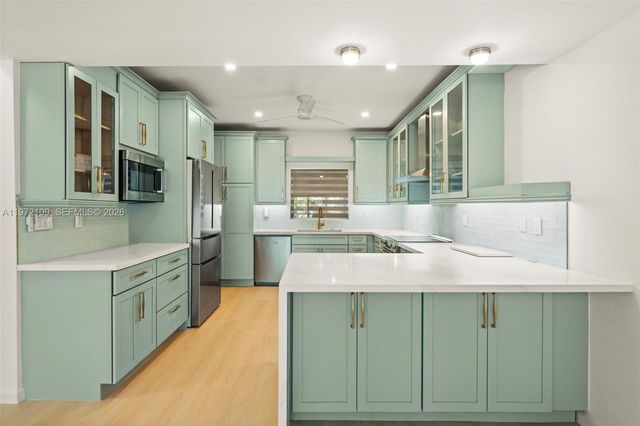 9002 SW 62nd Ter 7-D, Miami, FL 33173