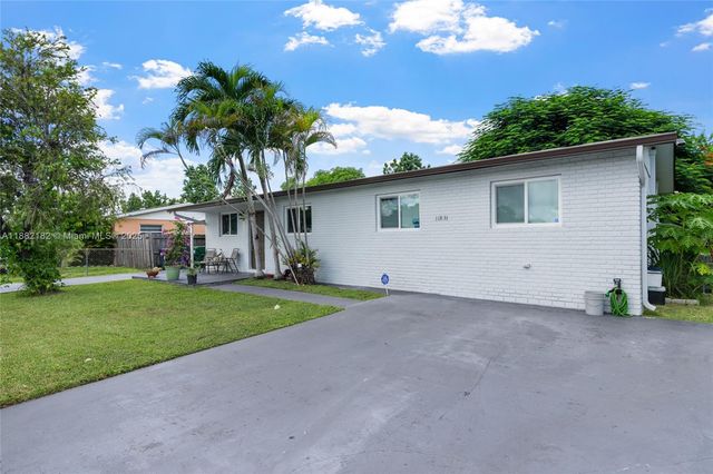 11831 SW 182nd Ter, Miami, FL 33177