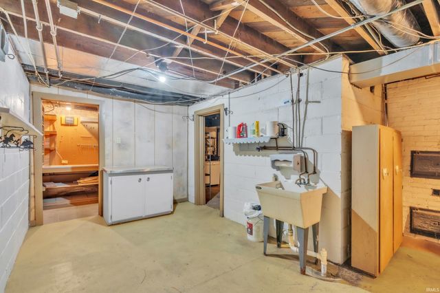 527 N State Street, Kendallville, IN 46755