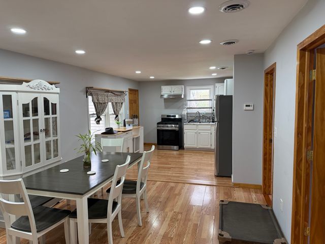 208 W Nippersink Road, Round Lake, IL 60073