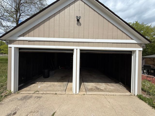 208 W Nippersink Road, Round Lake, IL 60073