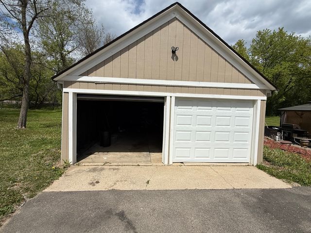 208 W Nippersink Road, Round Lake, IL 60073