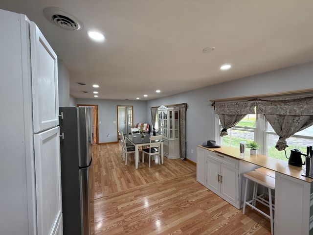 208 W Nippersink Road, Round Lake, IL 60073