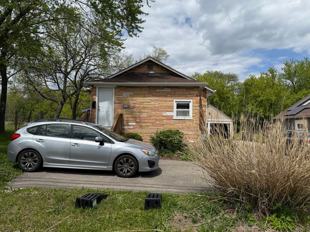 208 W Nippersink Road, Round Lake, IL 60073