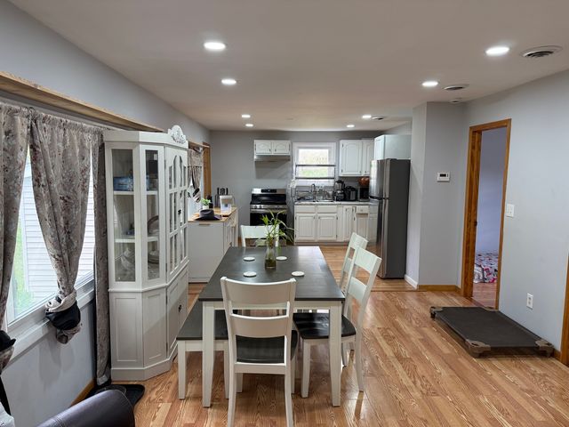 208 W Nippersink Road, Round Lake, IL 60073