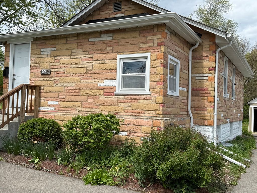 208 W Nippersink Road, Round Lake, IL 60073