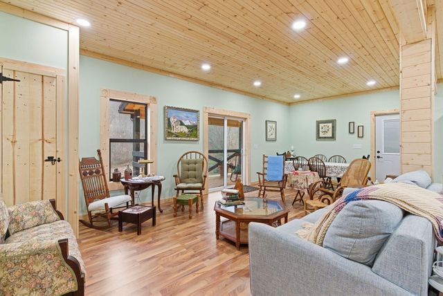 790 McSwain Branch Road, Irvine, KY 40336