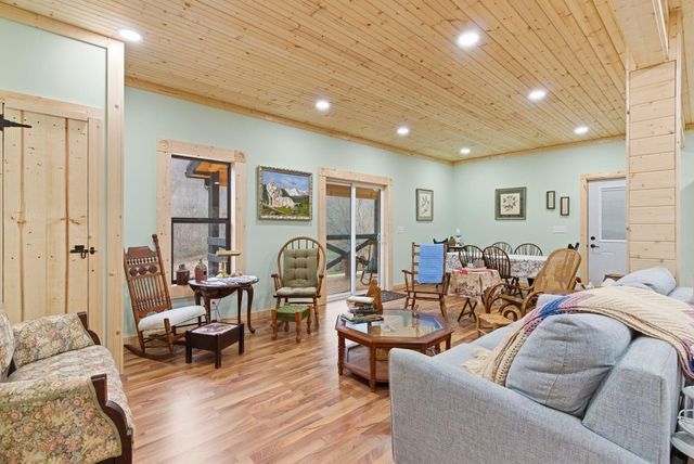 790 McSwain Branch Road, Irvine, KY 40336