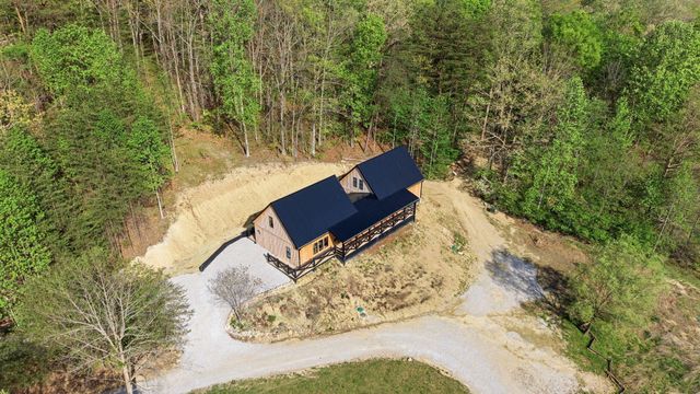 790 McSwain Branch Road, Irvine, KY 40336