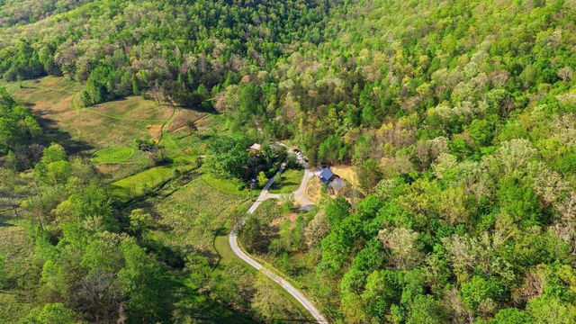 790 McSwain Branch Road, Irvine, KY 40336