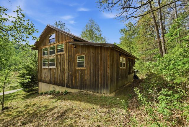 790 McSwain Branch Road, Irvine, KY 40336