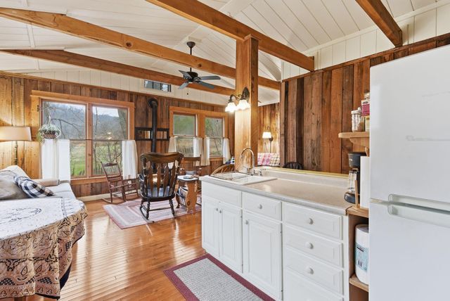 790 McSwain Branch Road, Irvine, KY 40336