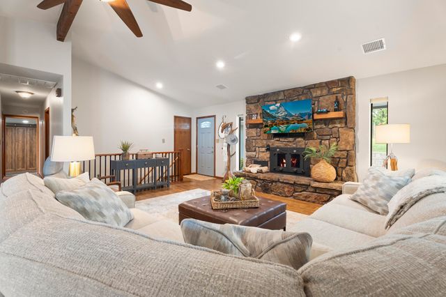 231 Anchor Road, Grove, OK 74344