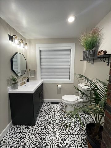 154 Bellfield Avenue, Elyria, OH 44035