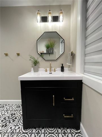 154 Bellfield Avenue, Elyria, OH 44035