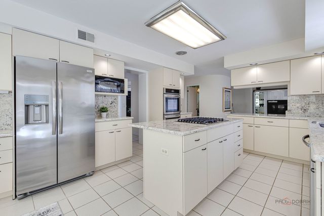 2111 Franklin Drive, Glenview, IL 60026