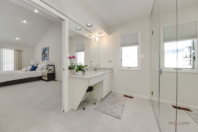 2111 Franklin Drive, Glenview, IL 60026