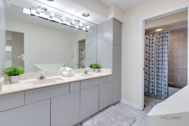 2111 Franklin Drive, Glenview, IL 60026