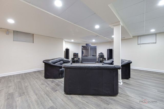 2111 Franklin Drive, Glenview, IL 60026