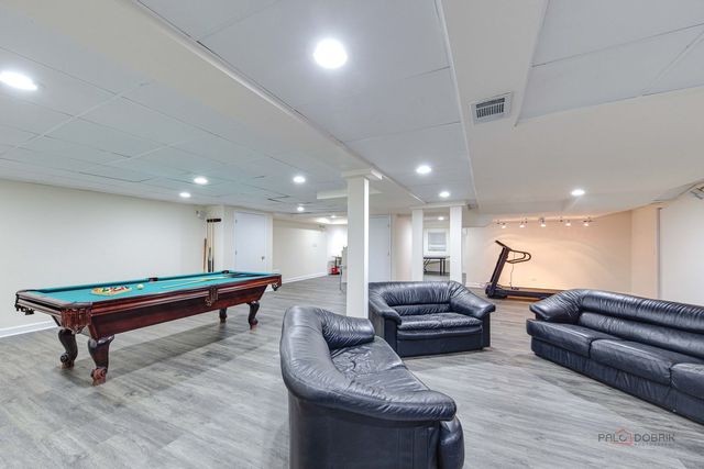 2111 Franklin Drive, Glenview, IL 60026