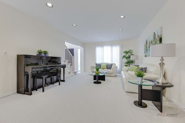 2111 Franklin Drive, Glenview, IL 60026