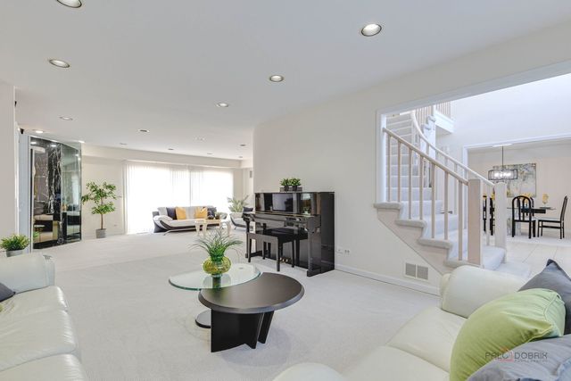 2111 Franklin Drive, Glenview, IL 60026