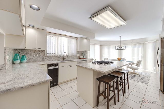 2111 Franklin Drive, Glenview, IL 60026