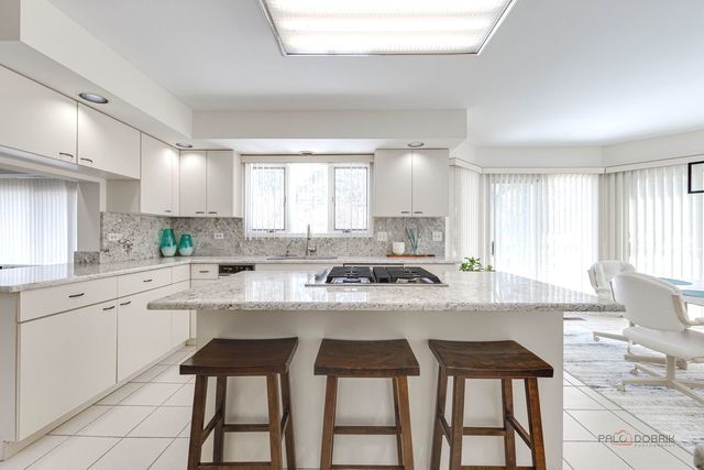 2111 Franklin Drive, Glenview, IL 60026